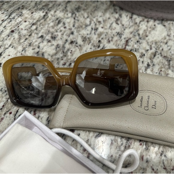 Christian Dior 737 Sunglasses – Oversized Honey Optyl Frame | 1970s - Picture 9 of 17